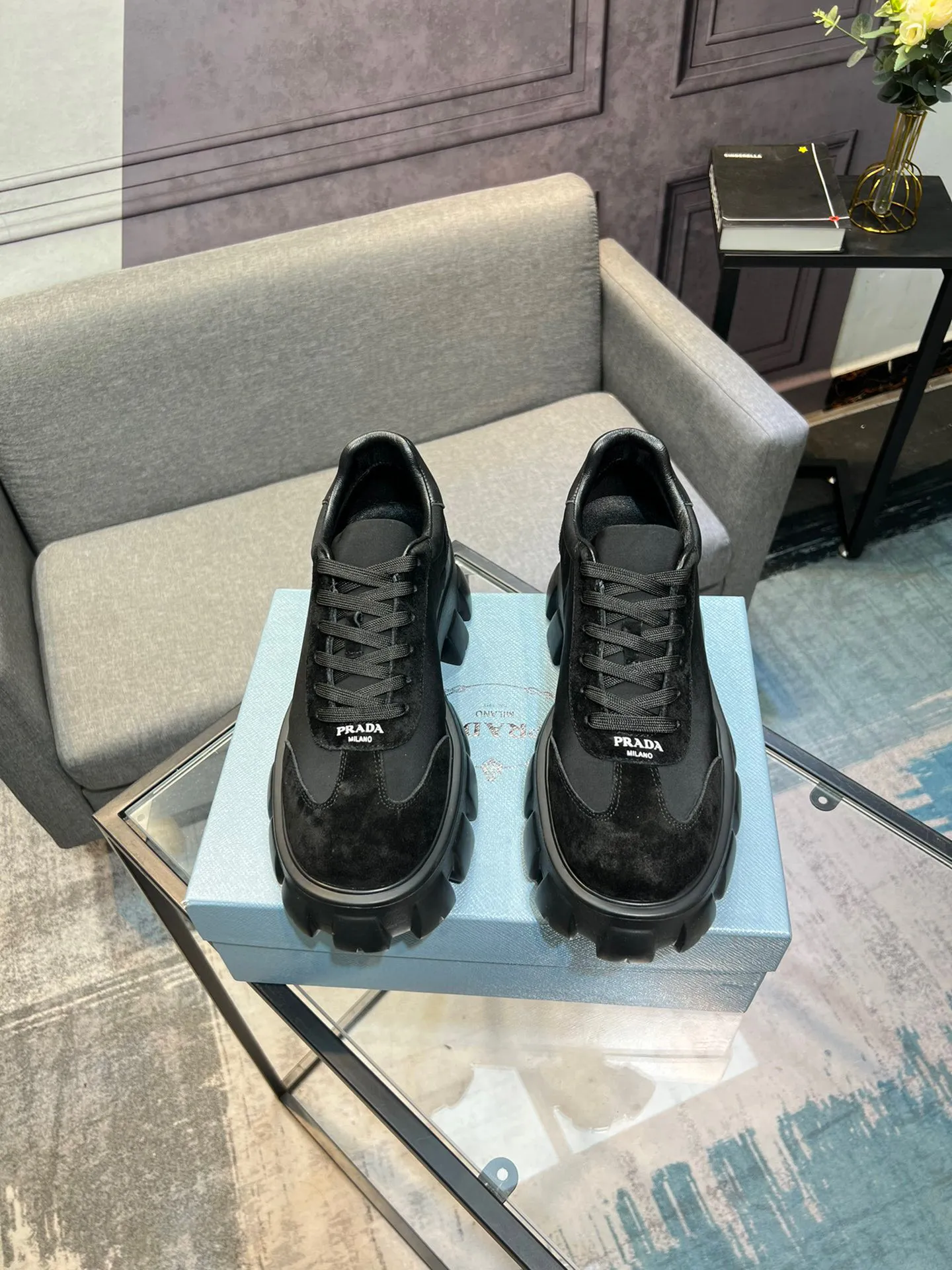 Men's shoes 💰540 Prada Latest 2025ss spring and summer catwalk series Thick-soled platform platform Casual sports shoes Couple style ☑️ Bold contrasting bright colors and fashionable combination Casual sports style design with exquisite details Classic personalized gear thick sole Increased comfort and unique modern trend style 🚩 Fabric: Cowhide ➕ Cloth Lining: Sheepskin Outsole: Original molded ultra-light foam material Sole thickness: 4.5CM Size: 35-45 (Female 40, Male 45, customized, non-returnable)